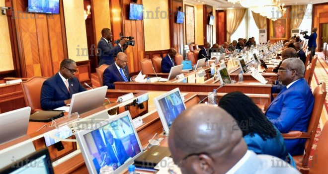 CDM du 4 juin&nbsp;: 11 textes adoptés, sauvetage de la Poste, calendrier des législatives et locales au menu&nbsp;!