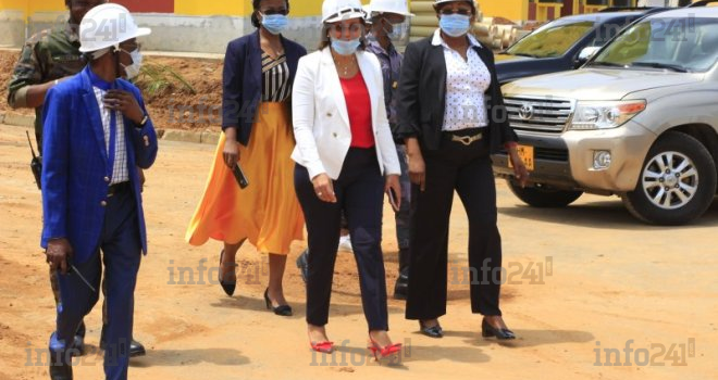 Madeleine Berre sur le chantier du futur centre de formation professionnelle de Nkok