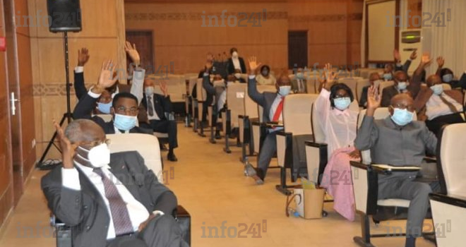 Etat d’urgence bis&nbsp;: le Sénat gabonais adopte aussi la loi voulue par le gouvernement