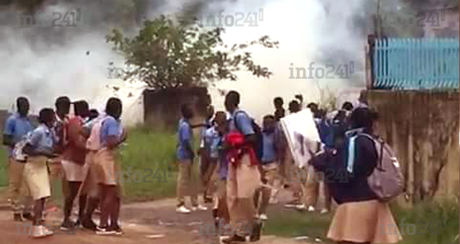 Heurts entre élèves et policiers suite au décès trouble d’un élève de 19 ans d’un autobus